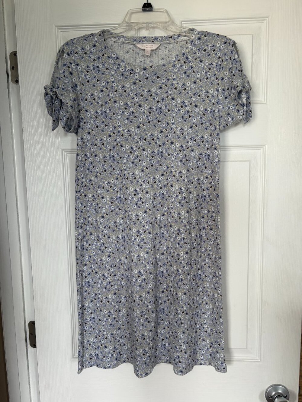 Ladies Lauren conrad floral blue short sleeve dress size small